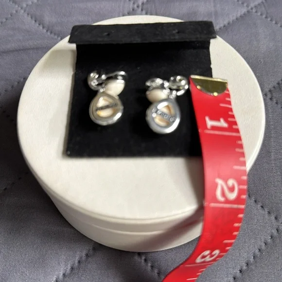 🥰Sophisticated Napier Cream and Silver Drop Earrings - Picture 4 of 4